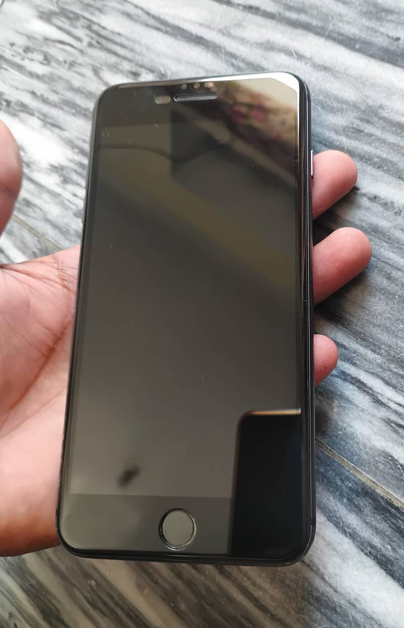 Apple iPhone 8 Plus 1