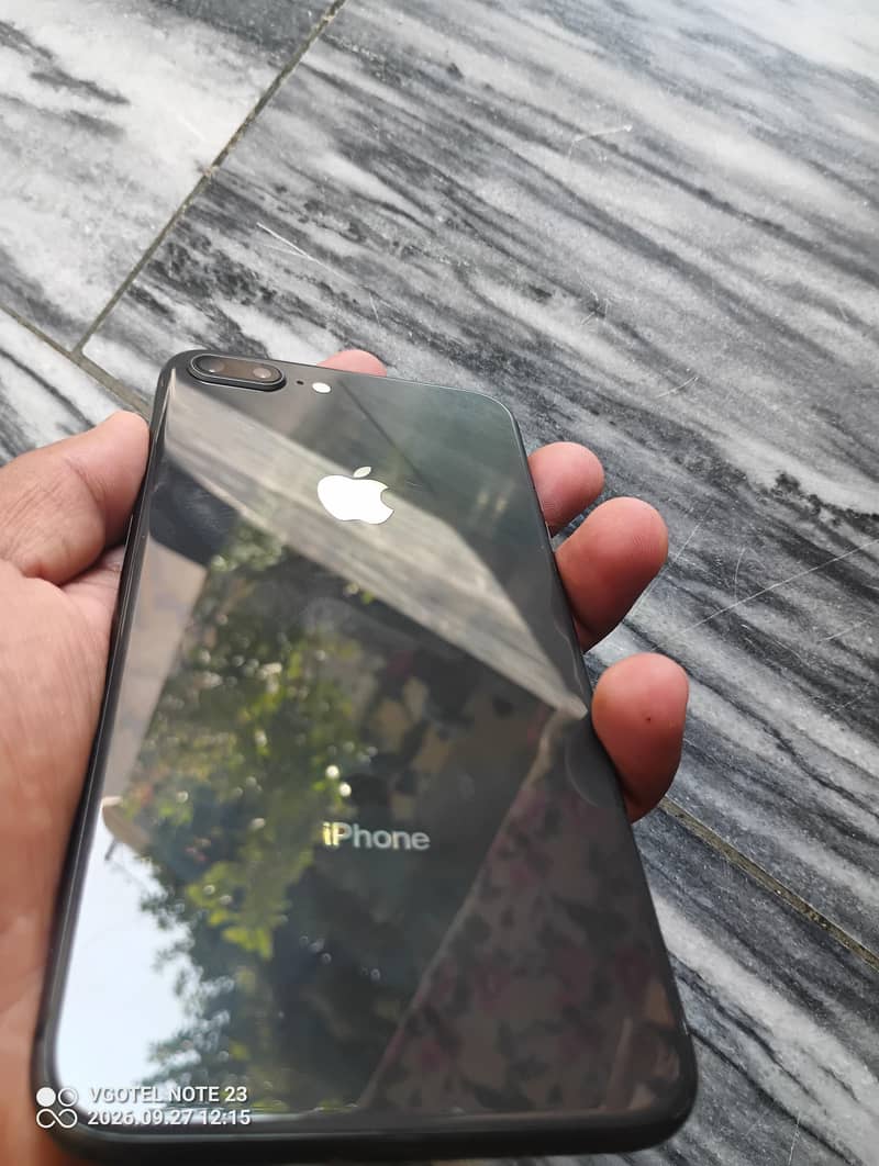 Apple iPhone 8 Plus 2