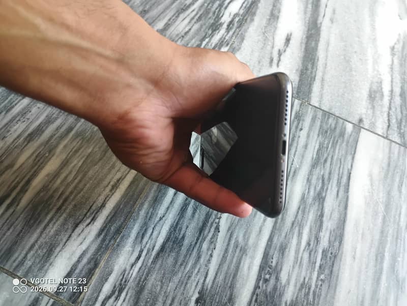 Apple iPhone 8 Plus 4