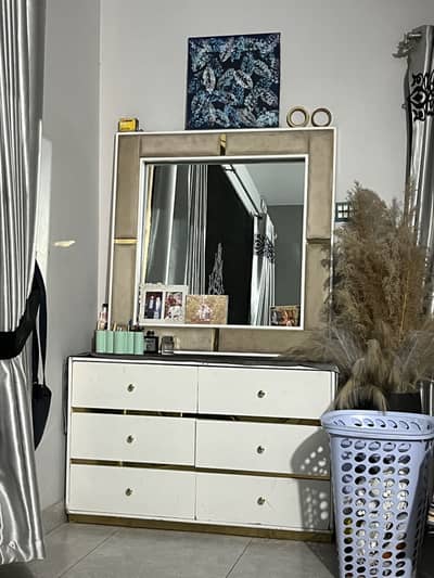 Bed set with side tables and dressings