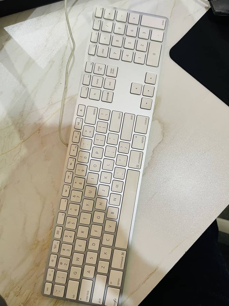 Apple Magic Keyboard 1