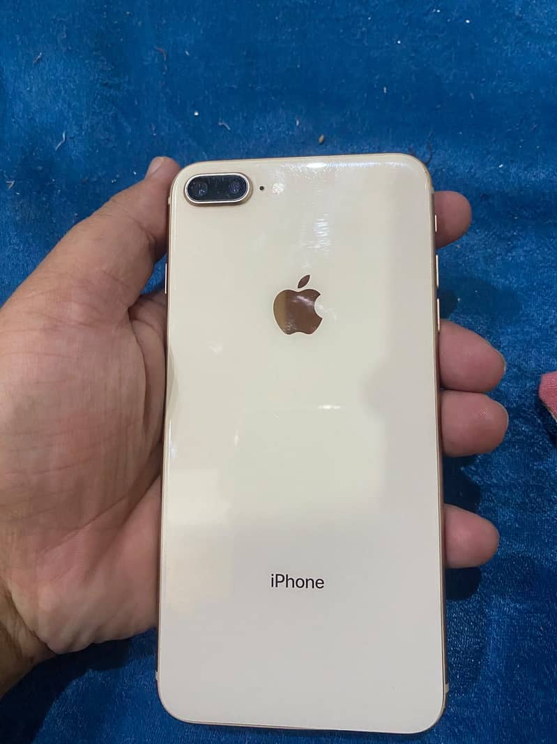 Apple iPhone 8 Plus 1