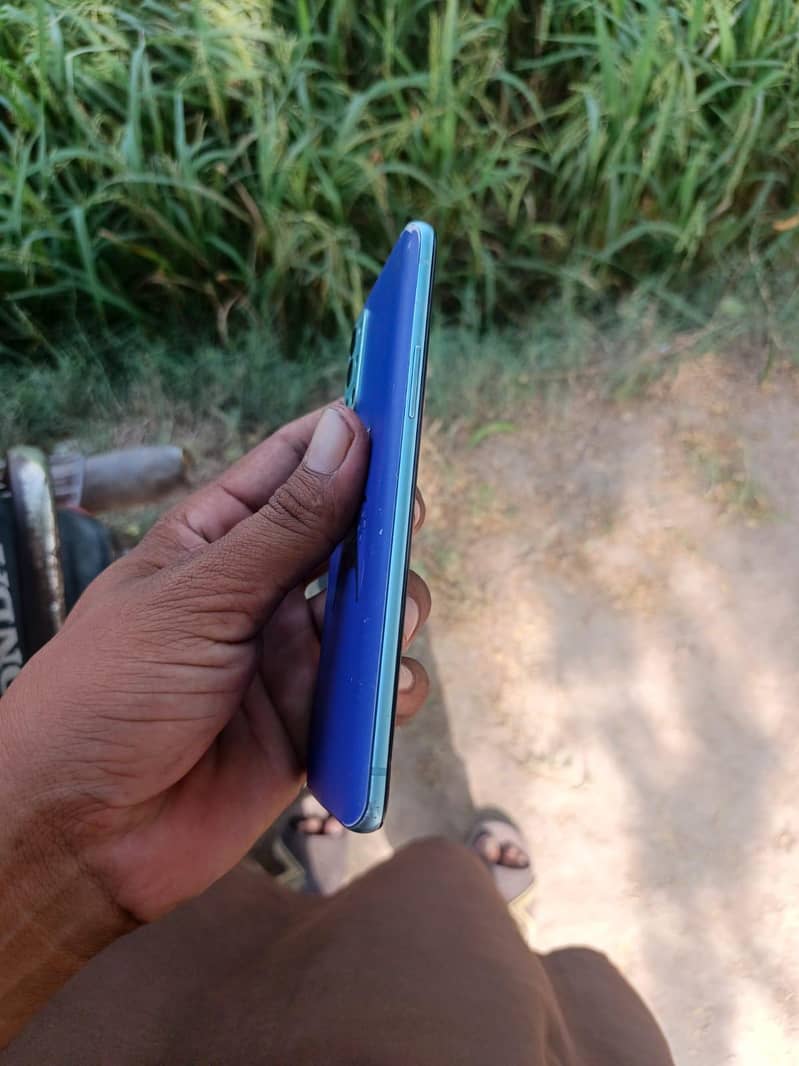 One Plus 9r 3