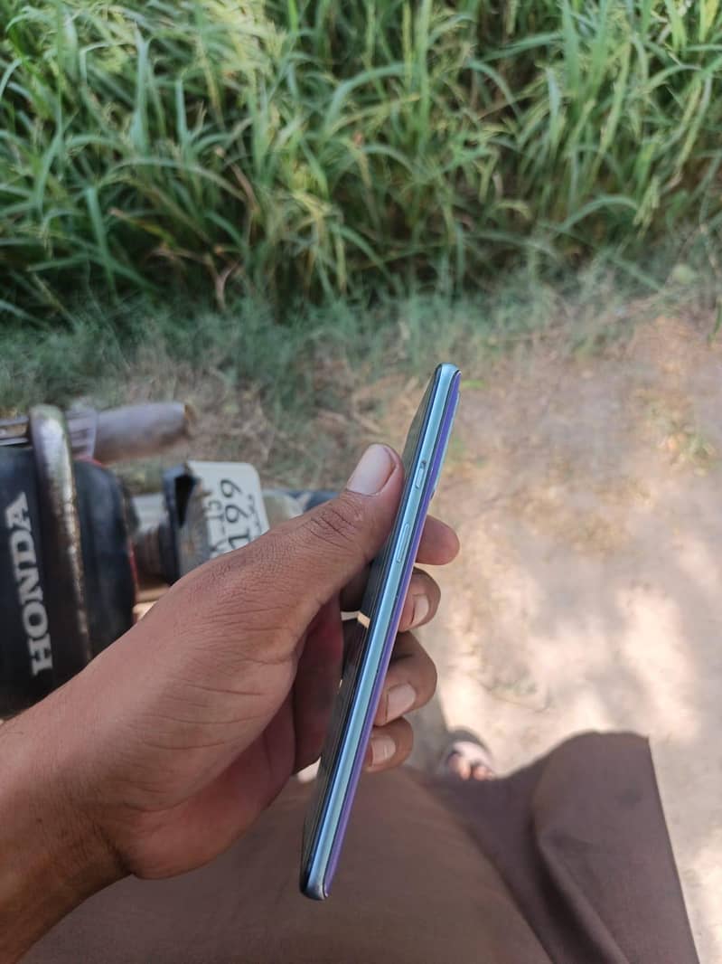 One Plus 9r 5