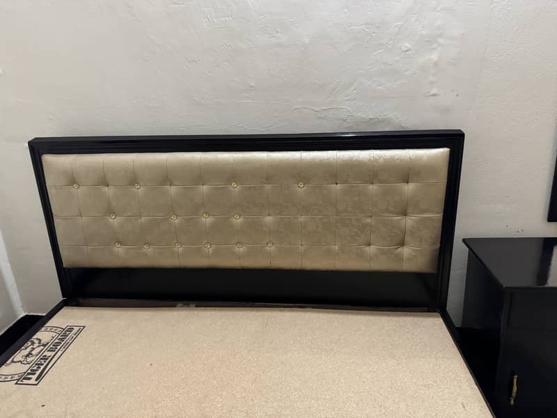 Queen size double Bed with side table 0