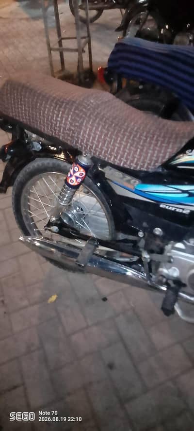 bike acchi condition mein hai Bani hui hai unki side cover original