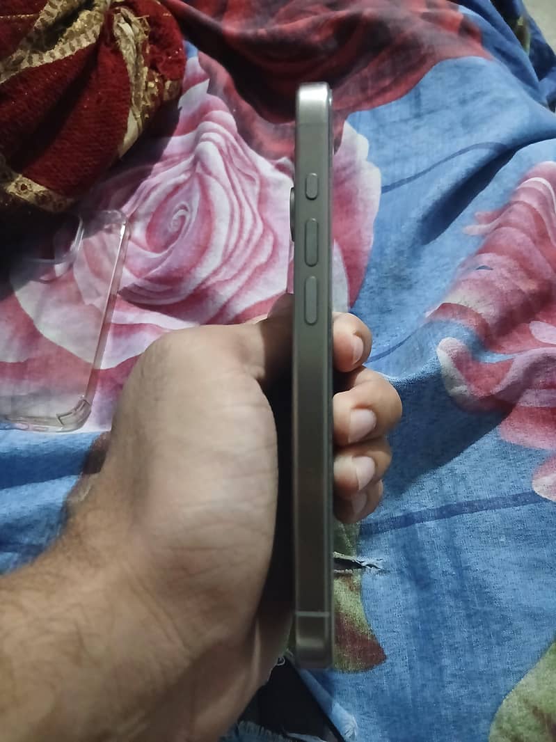 Apple iPhone 15 Pro 2