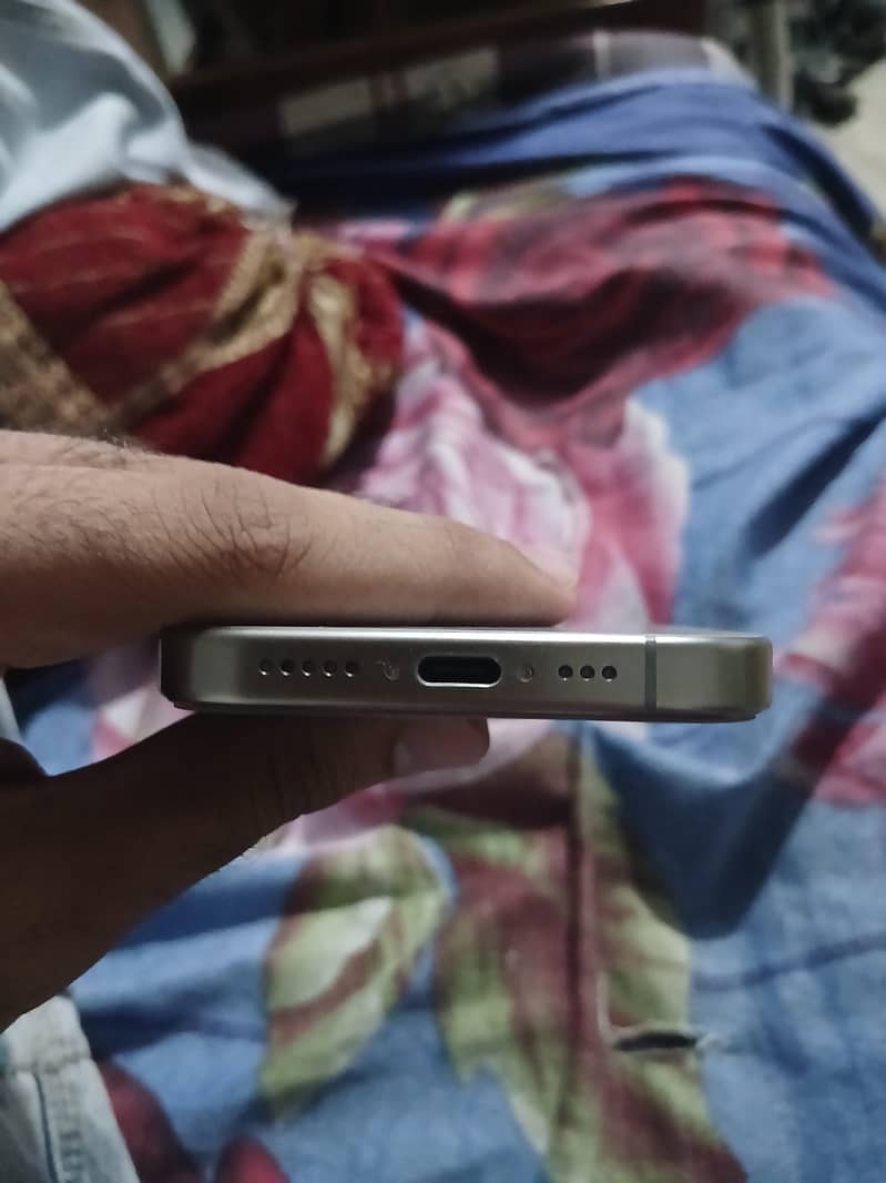 Apple iPhone 15 Pro 4
