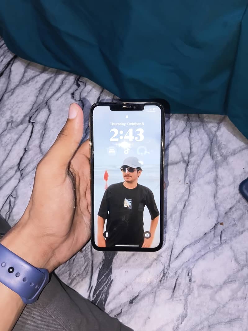 Apple iPhone X 3