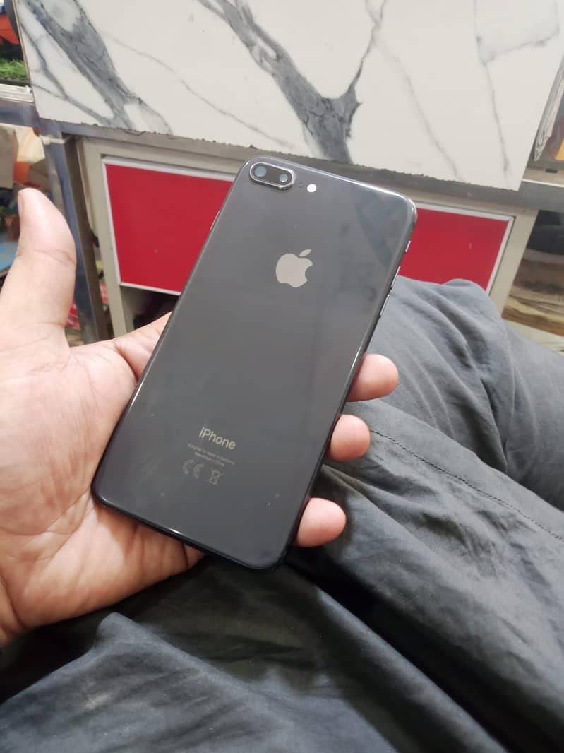 Apple iPhone 8 Plus 2