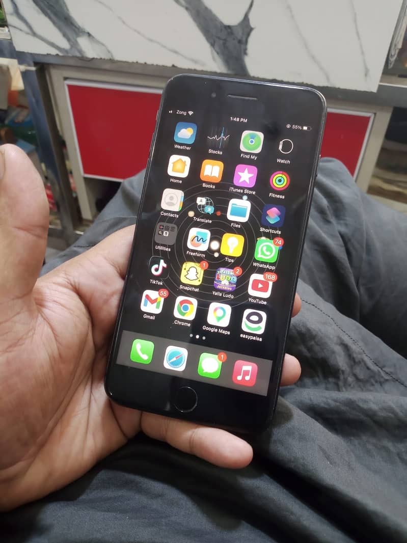 Apple iPhone 8 Plus 4