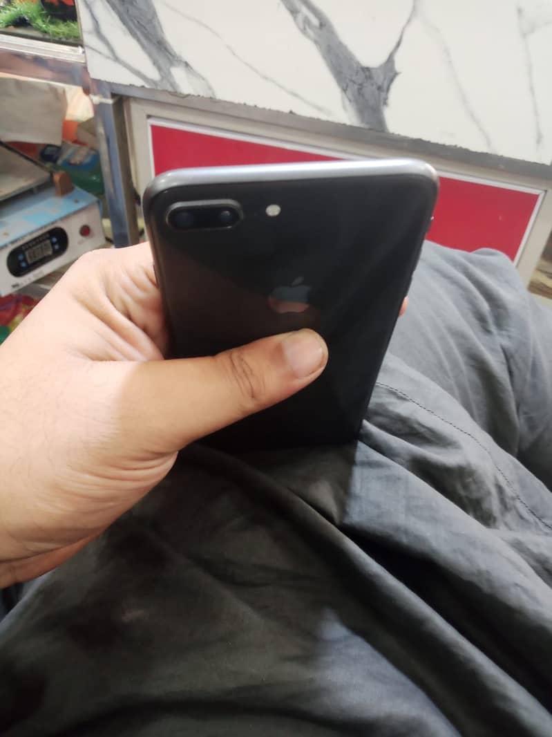 Apple iPhone 8 Plus 7