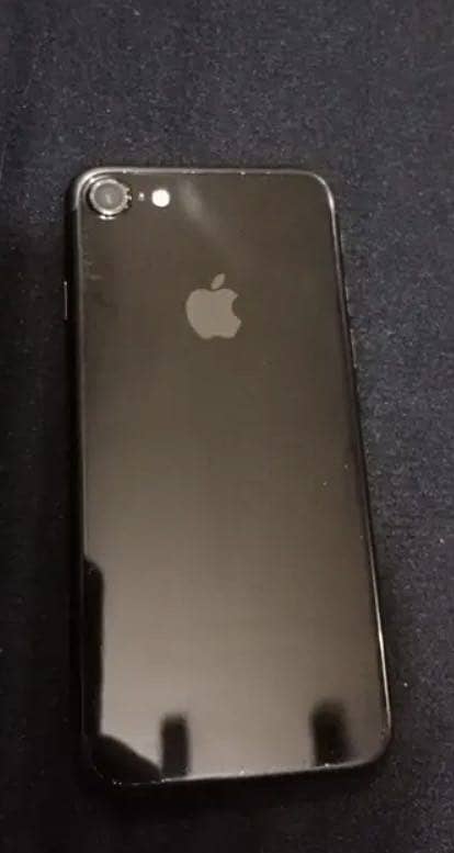 Apple iPhone 7 0