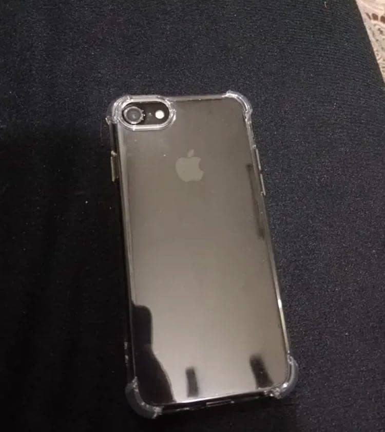 Apple iPhone 7 4
