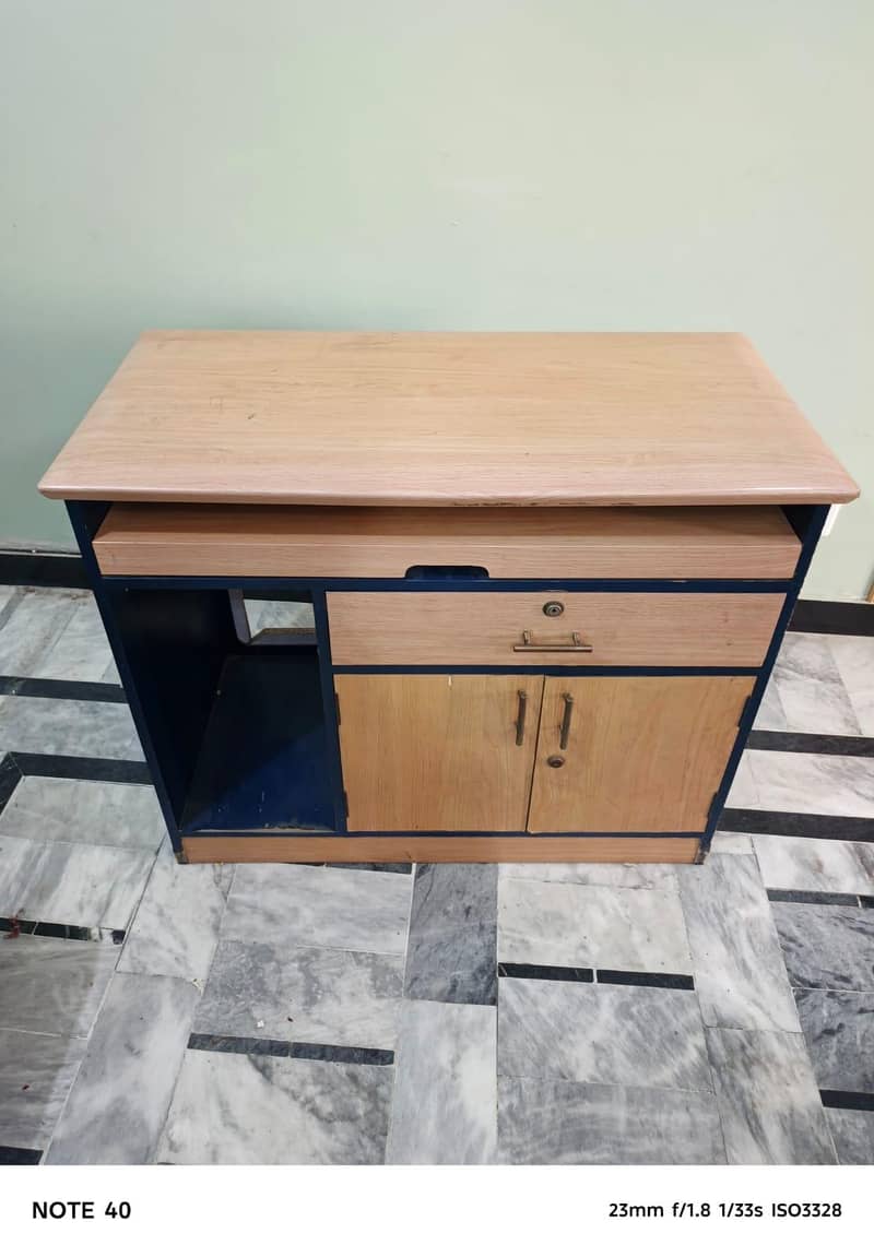 COMPUTER  or STUDY Table with Zero Damage 0