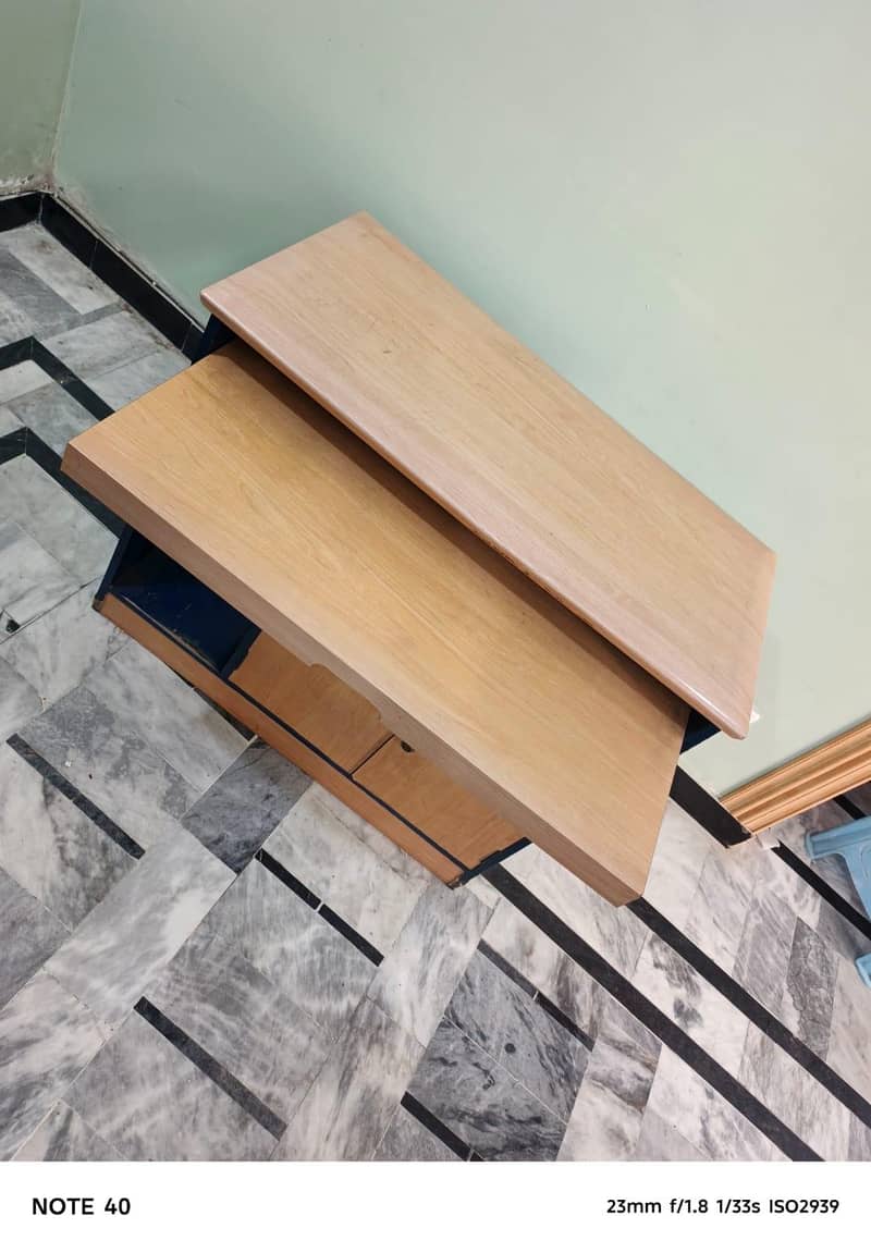 COMPUTER  or STUDY Table with Zero Damage 2
