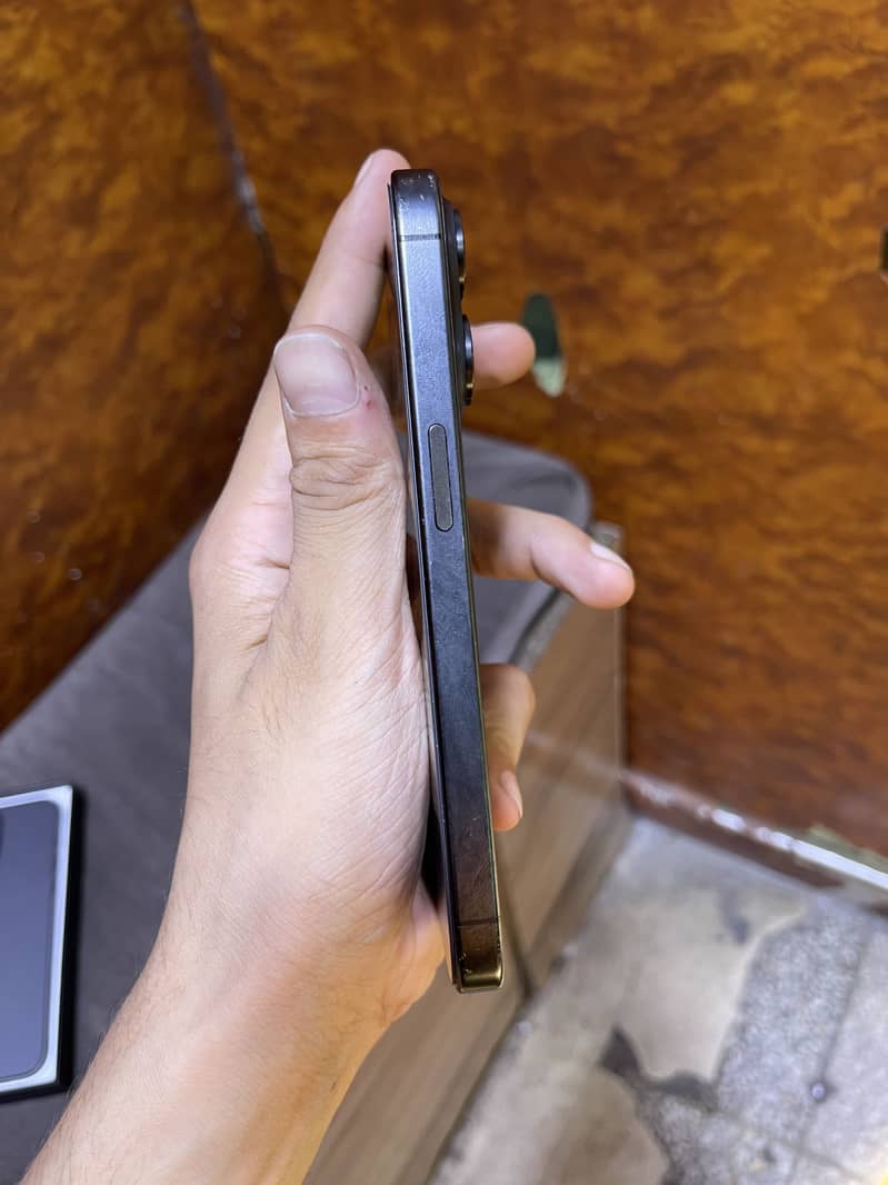 Apple iPhone 15 Pro 4