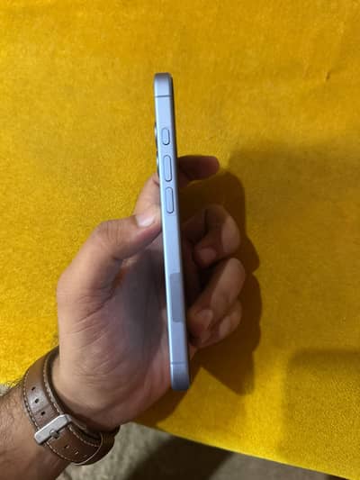 I phone 17 10/10 condition 256gb health 100% with only box cycles 175
