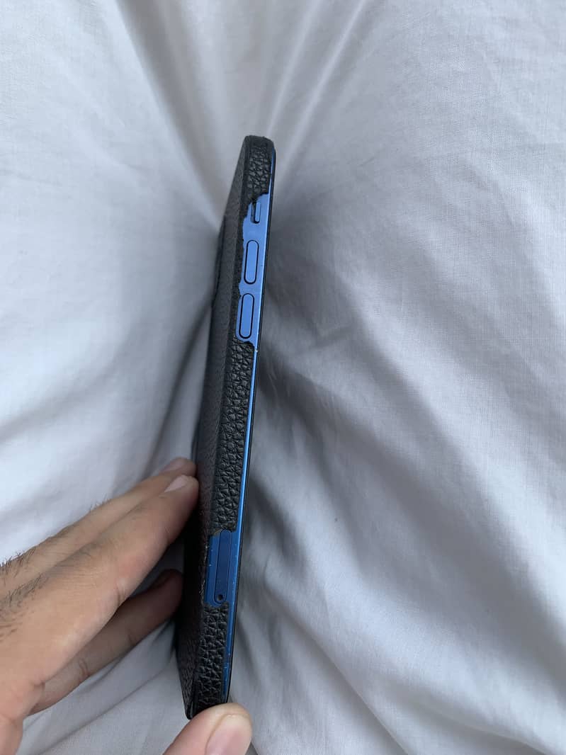 Apple iPhone 12 3