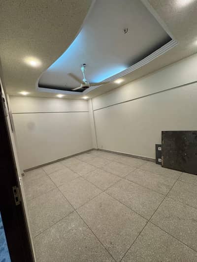 Park facing 3 Bed, D, D, westopen 4th floor without lift, line water, parking, Purely residential