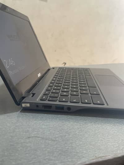 Chrome Book 2Gb Ram 16Gb memory