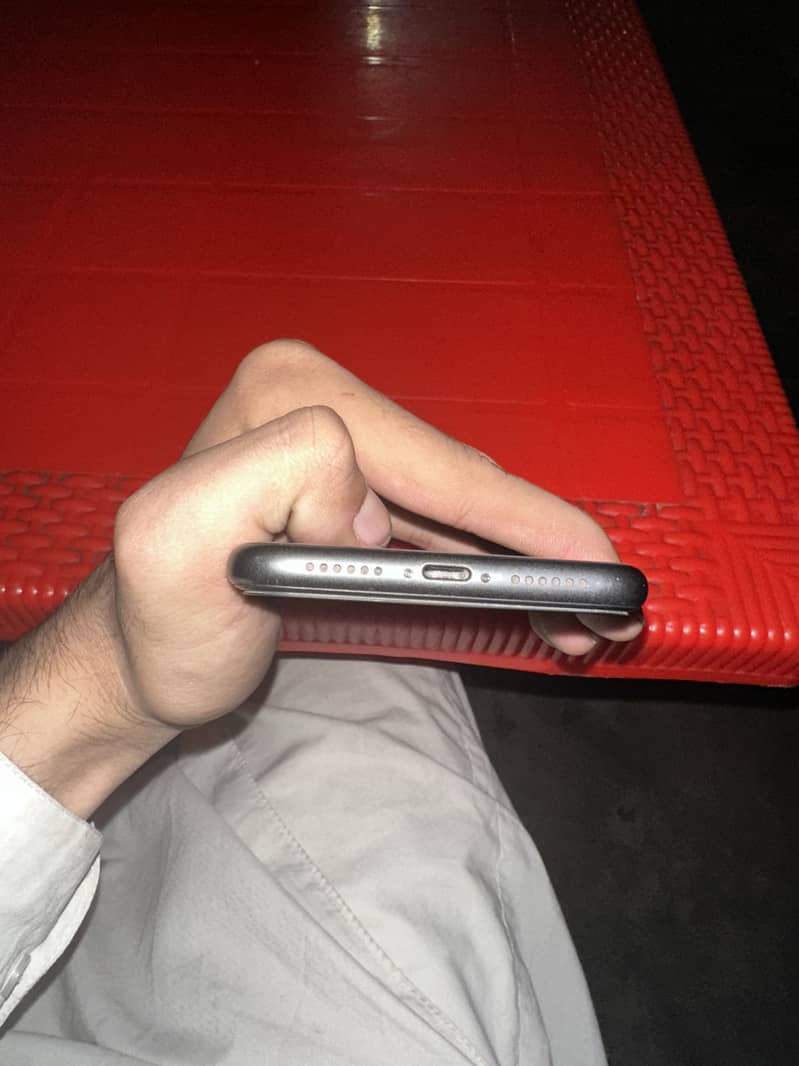 Apple iPhone 11 3