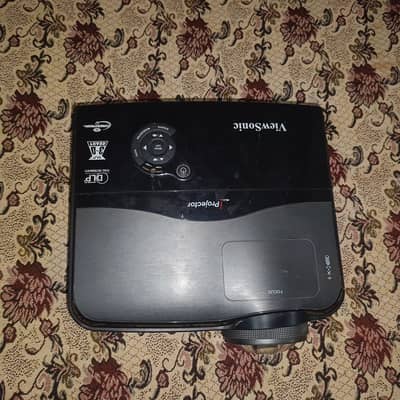 VPS PJD7383i Projector