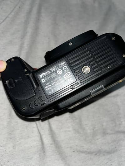 Nikon D90 DSLR