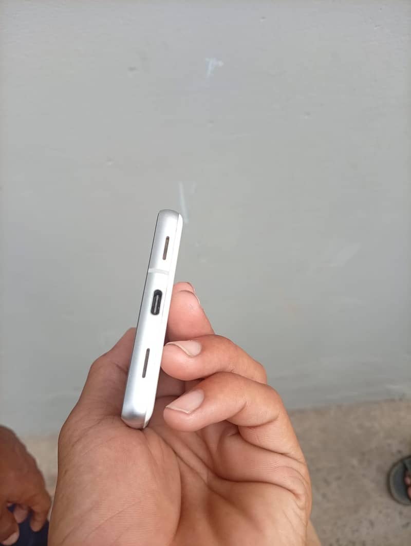 Google Pixel 7a 4