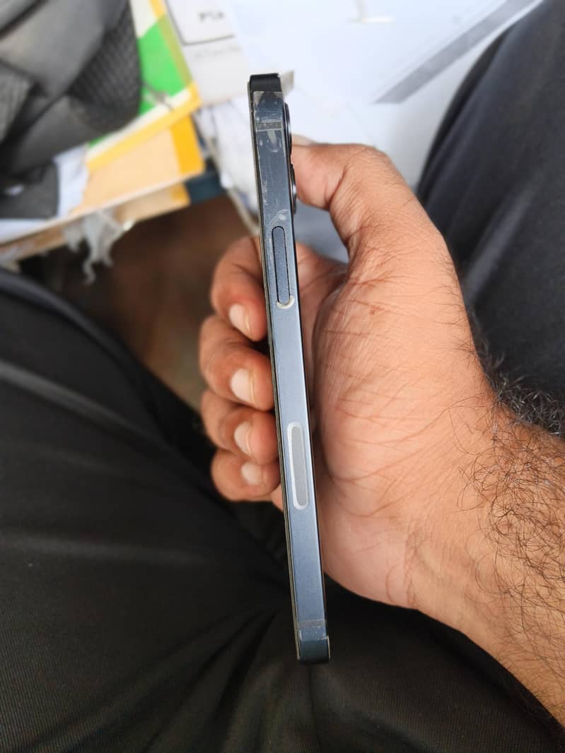 Apple iPhone 12 3