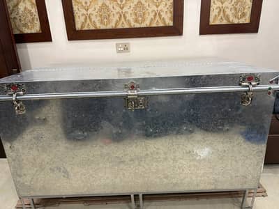 Steel peti 6 feet length 4 feet width