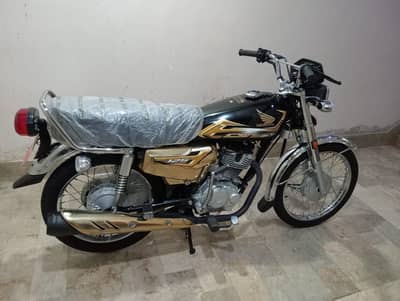 125 modle 2026 gold edition like a new