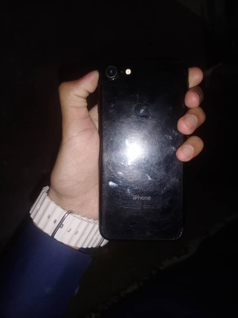 Apple iPhone 7 0
