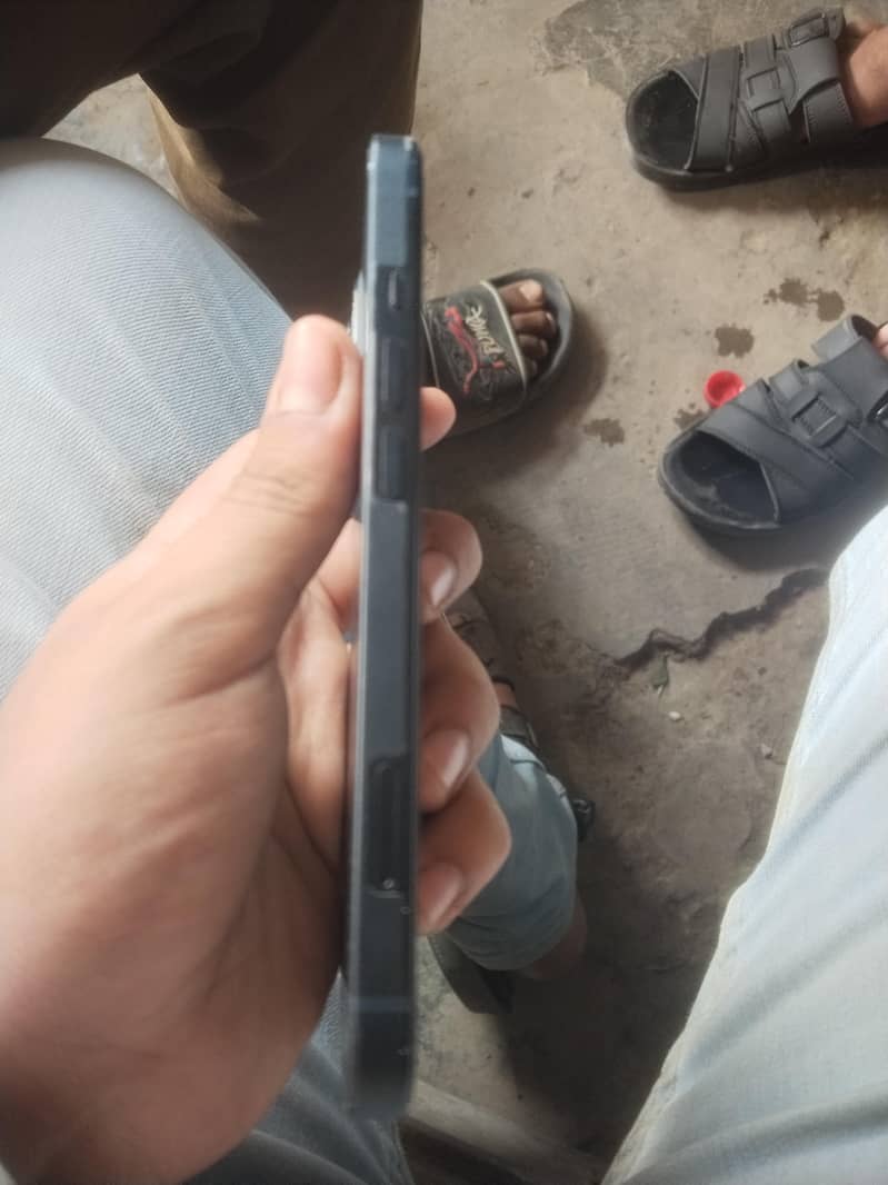 Apple iPhone 13 2