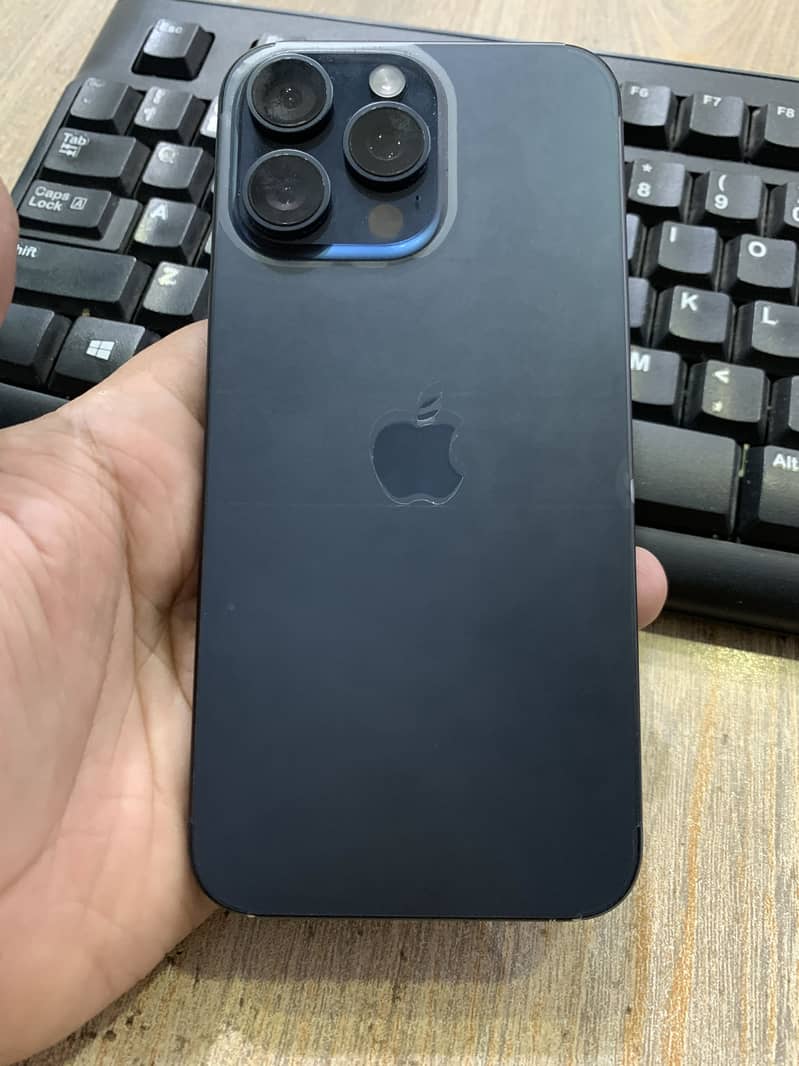 Apple iPhone 15 Pro Max 1