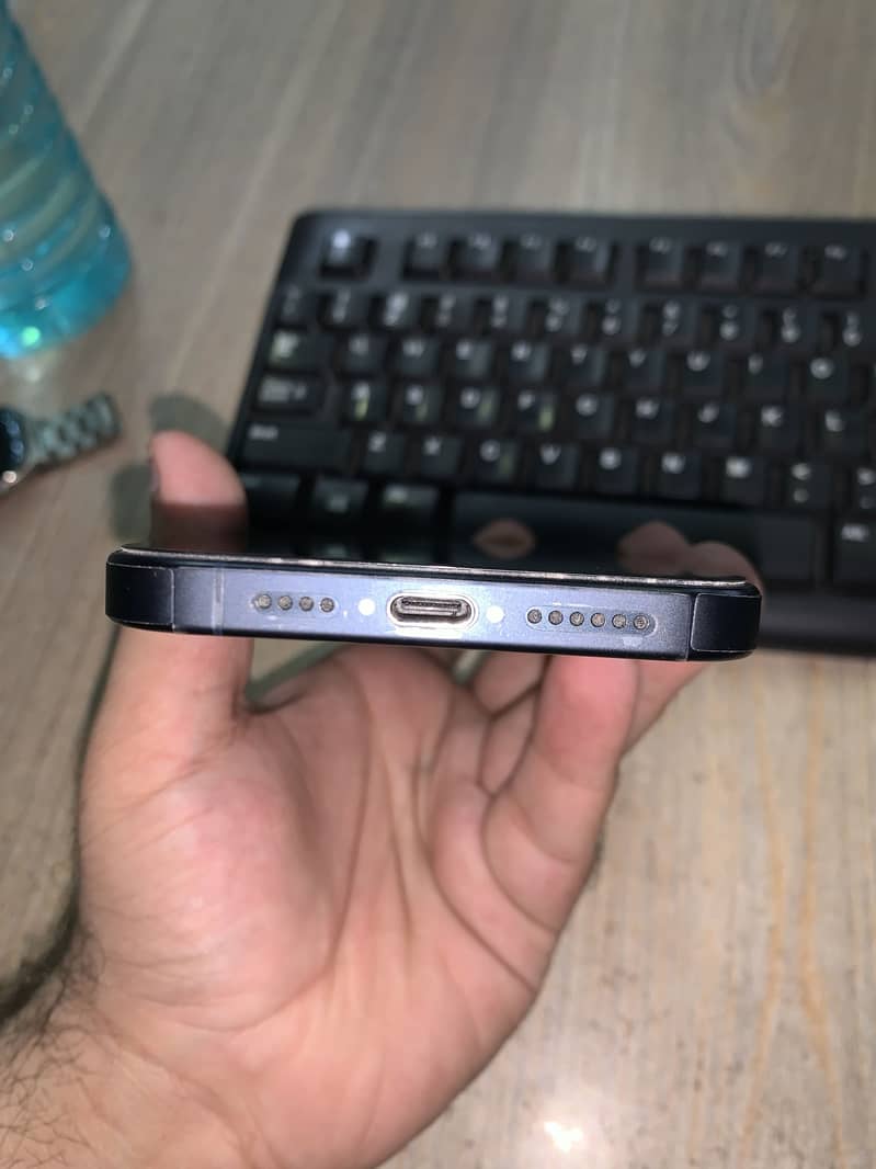 Apple iPhone 15 Pro Max 4