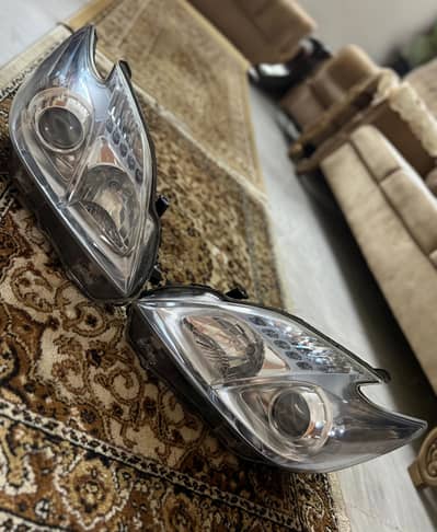 Toyota Prius 2009-2015  Headlight