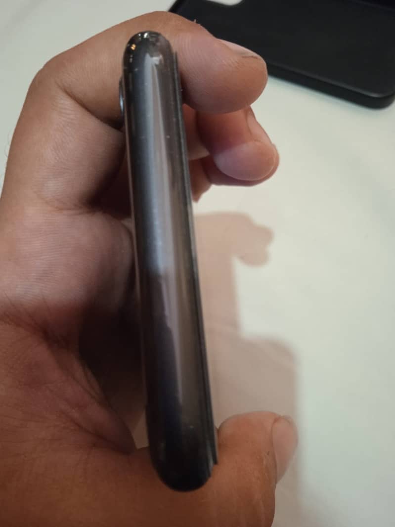 Apple iPhone 11 3