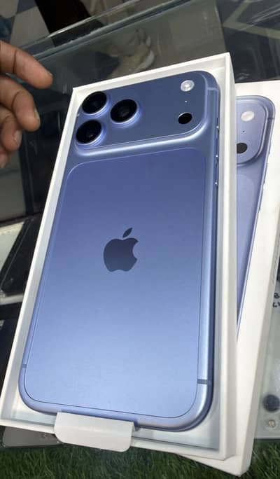 Apple iPhone 18 Pro Max j v