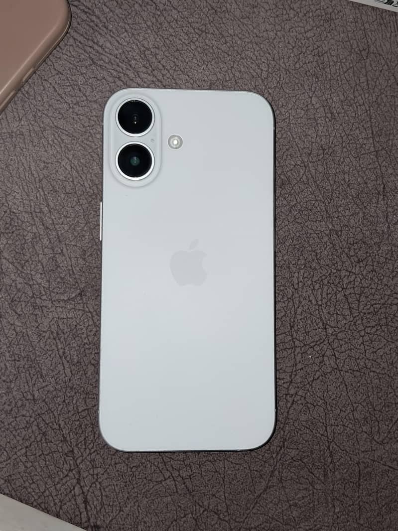Apple iPhone 16 3
