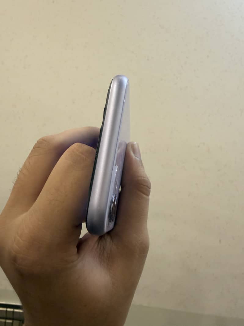 Apple iPhone 11 4