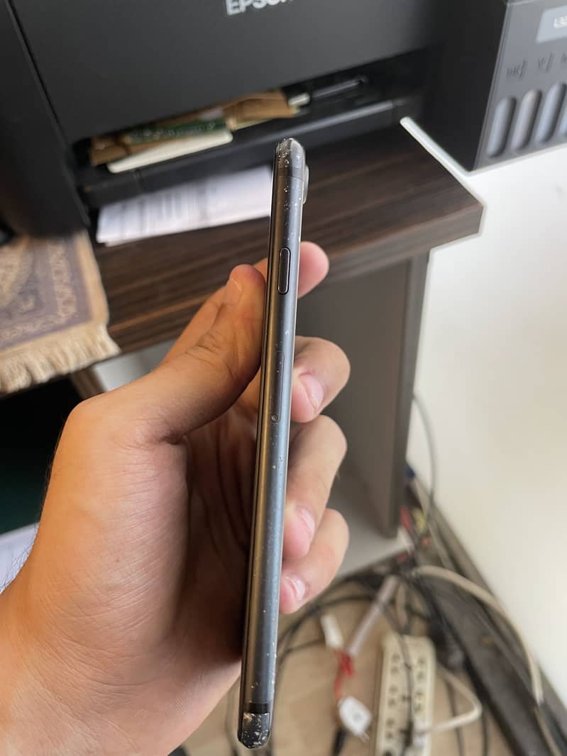 Apple iPhone 7 3