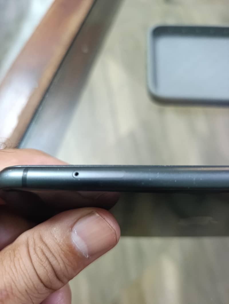 Apple iPhone 11 3