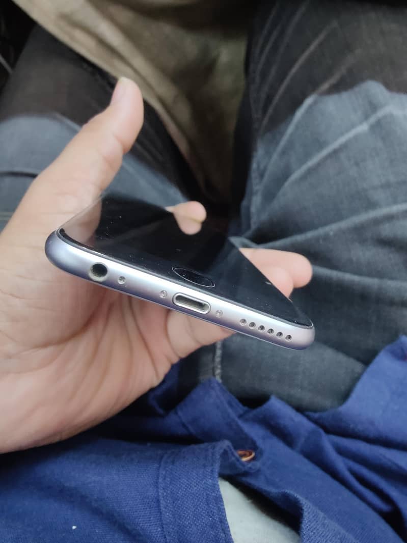 Apple iPhone 6S 4