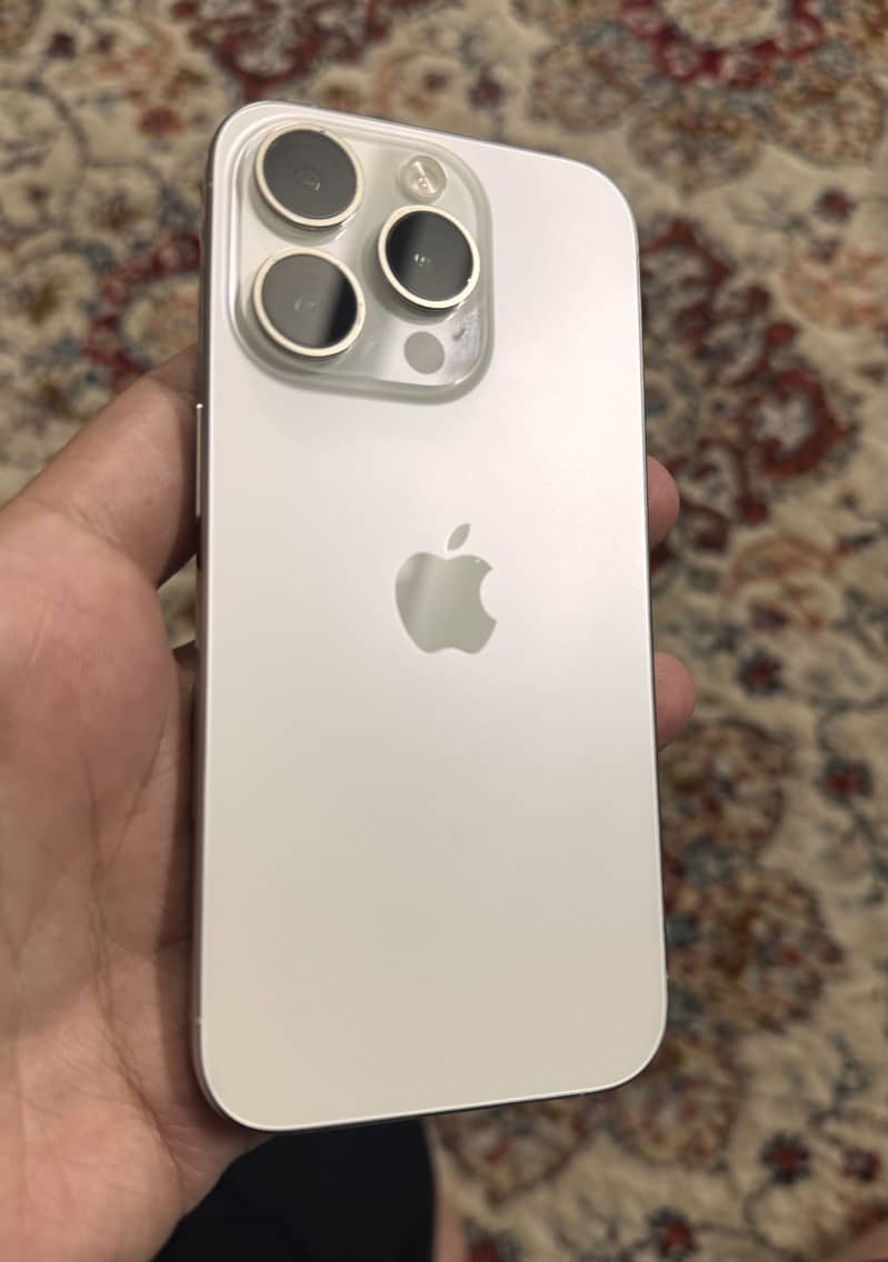 Apple iPhone 15 Pro 0