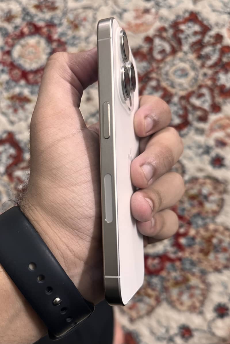 Apple iPhone 15 Pro 1