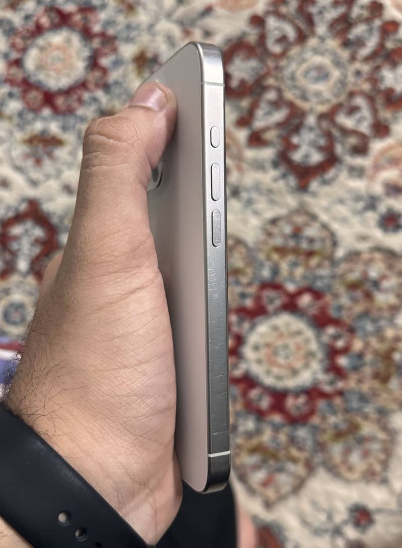 Apple iPhone 15 Pro 2