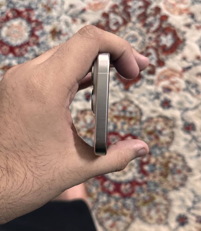 Apple iPhone 15 Pro 4