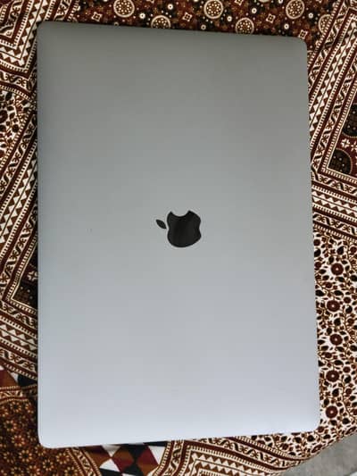 macbook pro 2017 15 inch