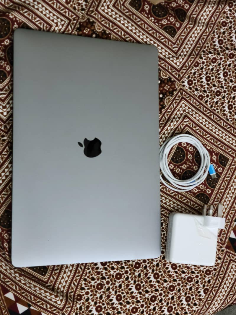 macbook pro 2017 15 inch 1